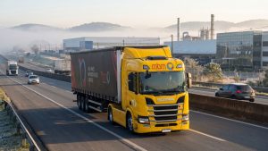 Saiba como a logística industrial no inverno exige frotas inteligentes e armazenamento estratégico para evitar gargalos em 2026.